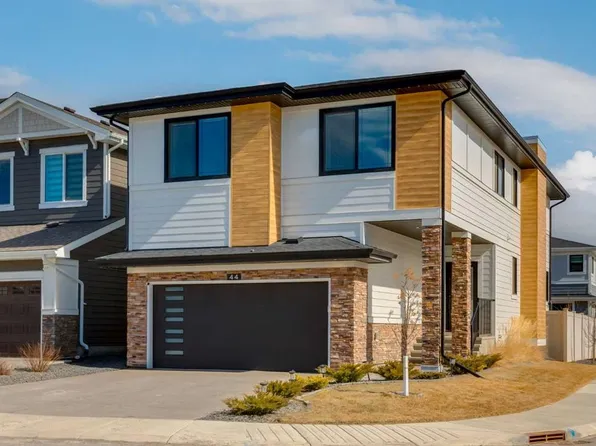 44 W Grove Line SW, Calgary, AB T3H 6E3