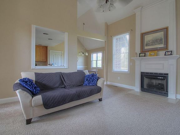 3rd image of 912 Country Oaks Dr