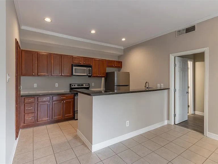 4515 Briar Hollow Pl #304 — Photo 3