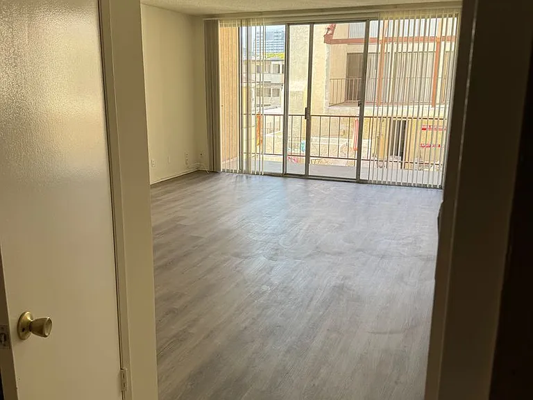 045 - Jackson Apartments — Photo 8