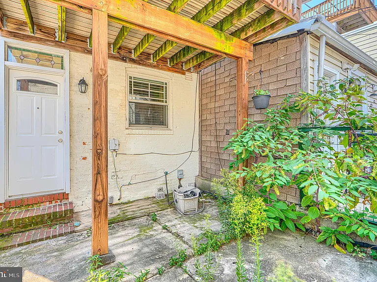 609 S East Ave — Photo 16