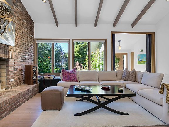 3rd image of 33 Gardiner Dr