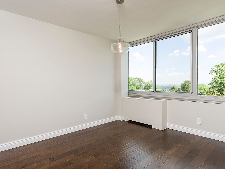1st image of 1 Claridge Dr APT 626