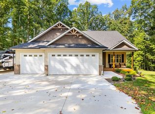 470 Parksfield Trl, Ramseur, NC 27316