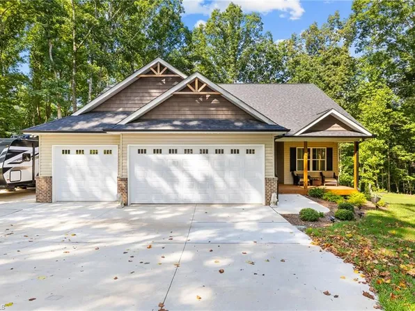 470 Parksfield Trl, Ramseur, NC 27316