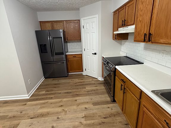 5th image of 79 Hickory Ln