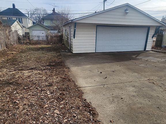 3rd image of 7 Fairweight Ave
