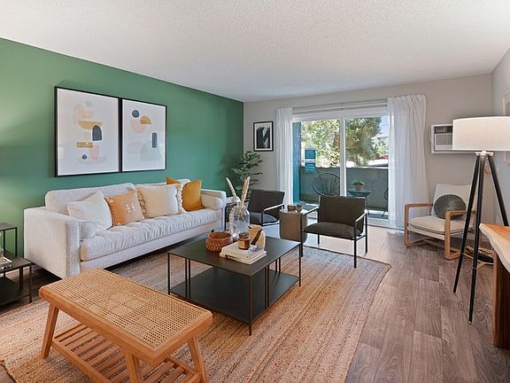 2nd image of 1394 E Hillcrest Dr #5_533