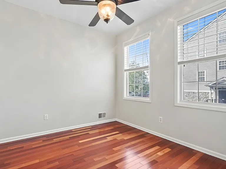107 Brittany Ct — Photo 7