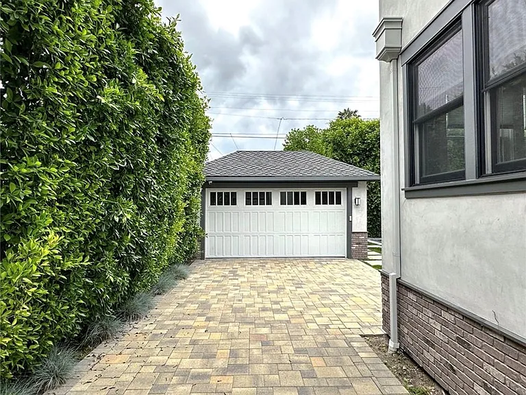 1616 N Ogden Dr — Photo 55