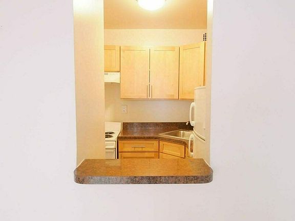 5th image of 128 E 85th St APT 3A