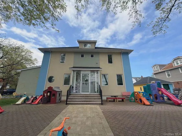 157-15 Oak Avenue, Flushing, NY 11355