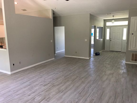 3rd image of 2325 NE 36th St