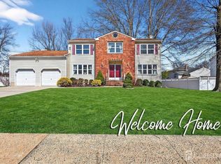 829 Cranbury Cross Rd, North Brunswick, NJ 08902