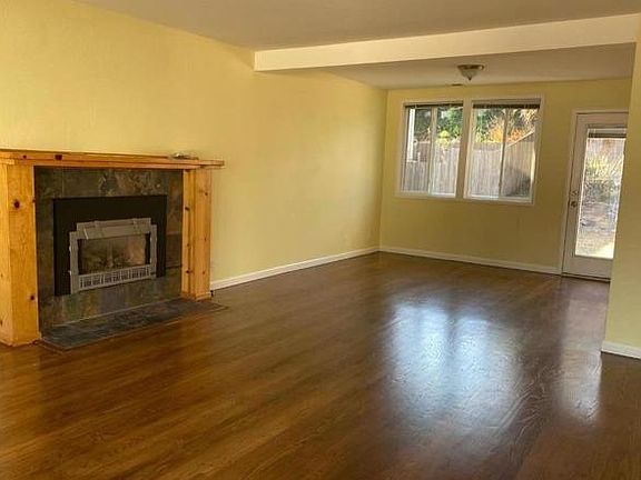 5th image of 831 Crespi Dr
