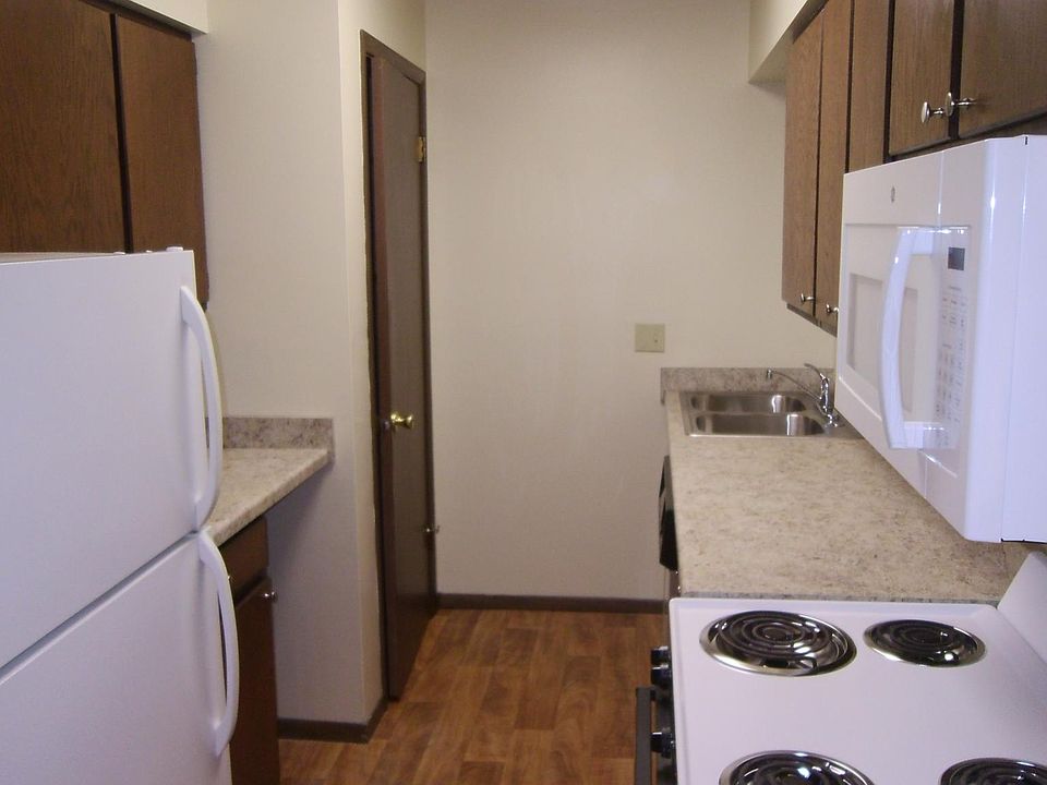 1st image of 3111 Heritage Dr APT 1