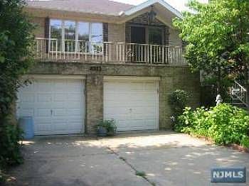 1st image of 210 Riverdale Dr