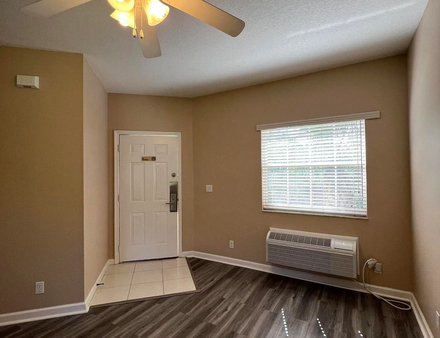 Studio, 1.0 bath, 400 sqft, $1,095 — Photo 4
