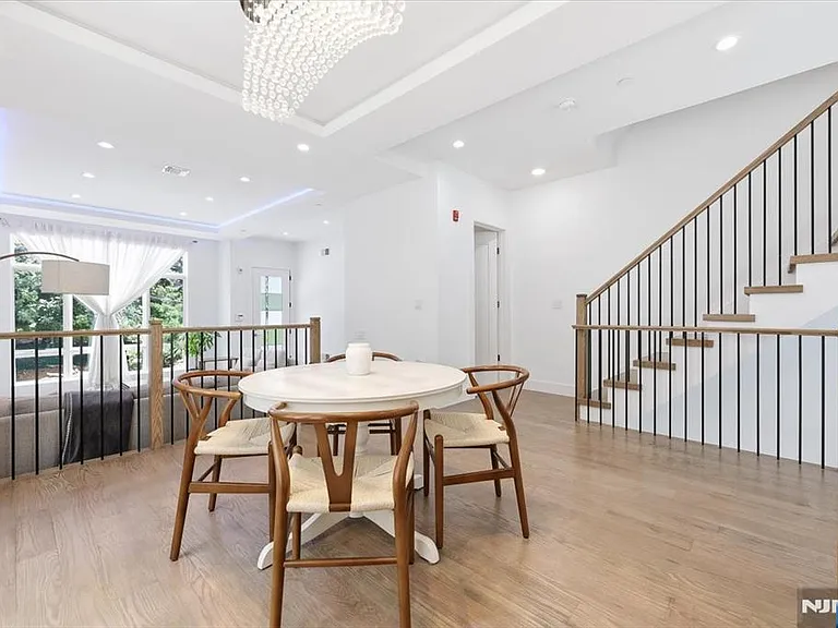 30 Lafayette Ave — Photo 7