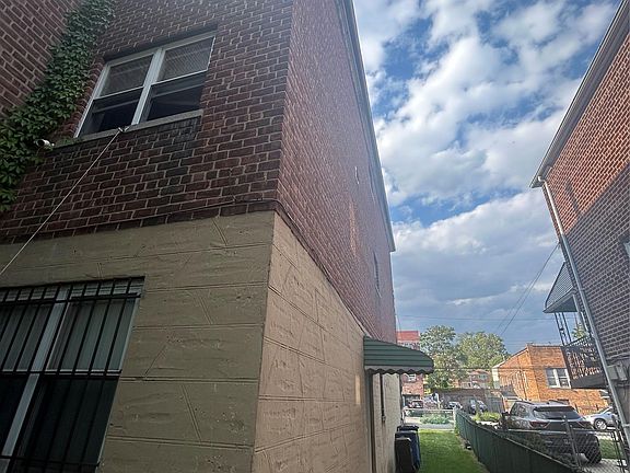 4th image of 914 E 211th Street