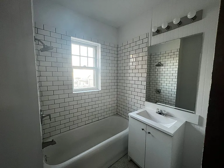 O - Oakland Court — Photo 13