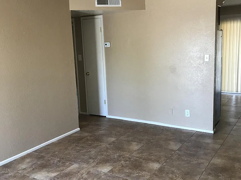 480 E Peppertree Ave — Photo 3