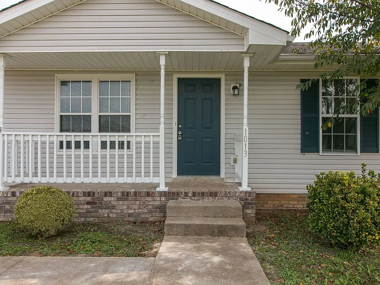 1013 Bush Ave — Photo 4