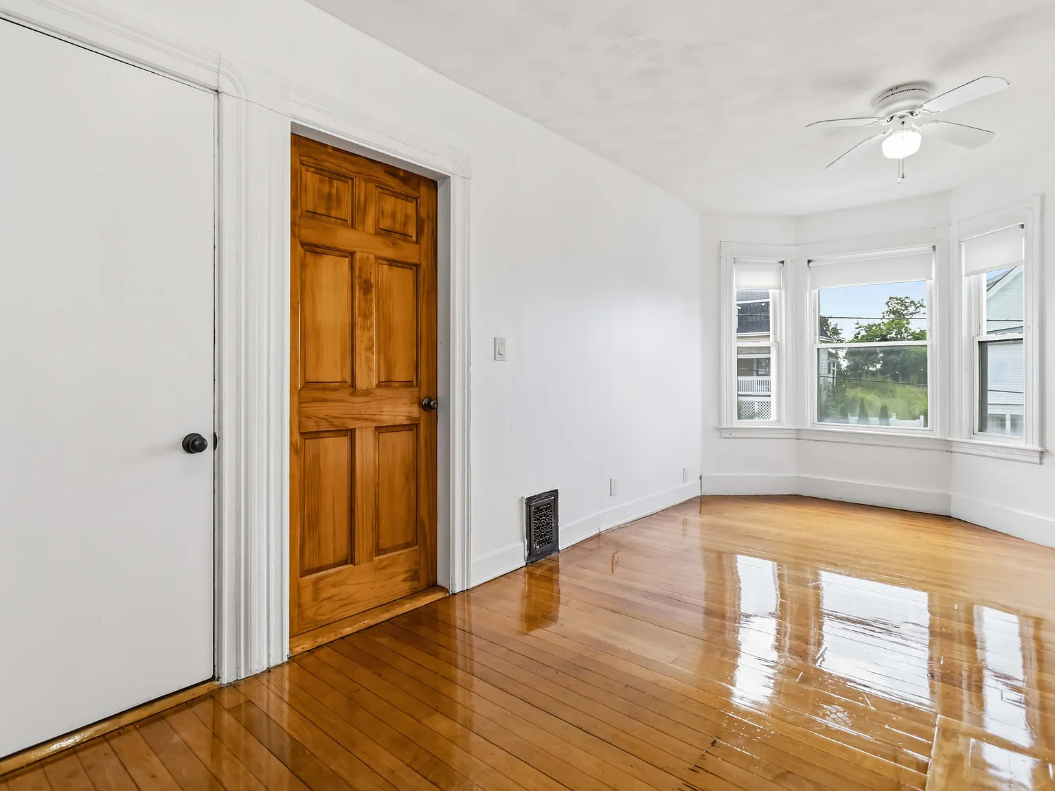 3 bed, 1562 sqft, $3,100 — Photo 2