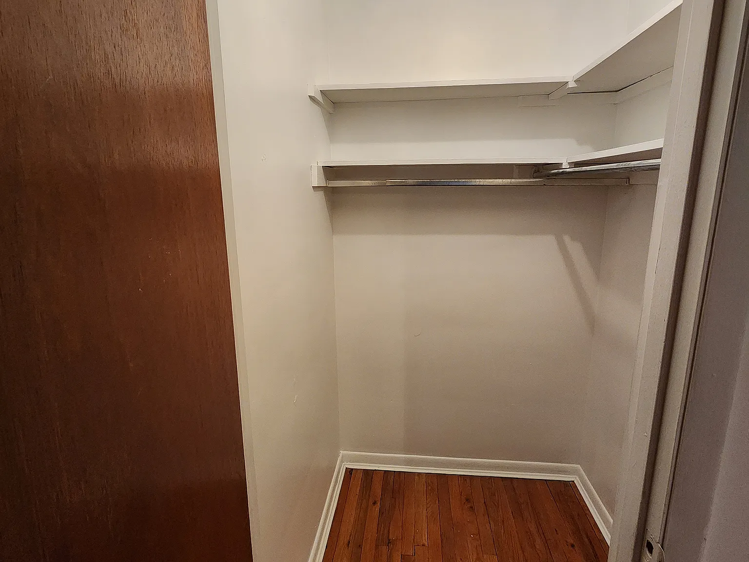 2528 Vera Ave — Photo 2
