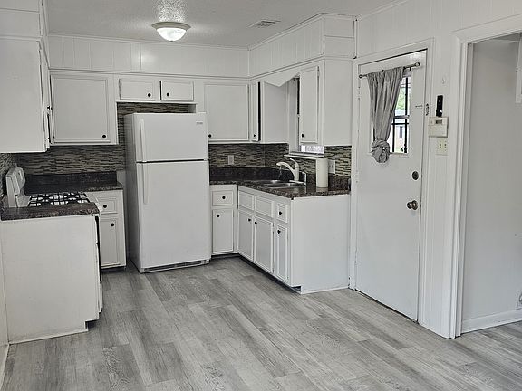 5th image of 10224 Jana Dr