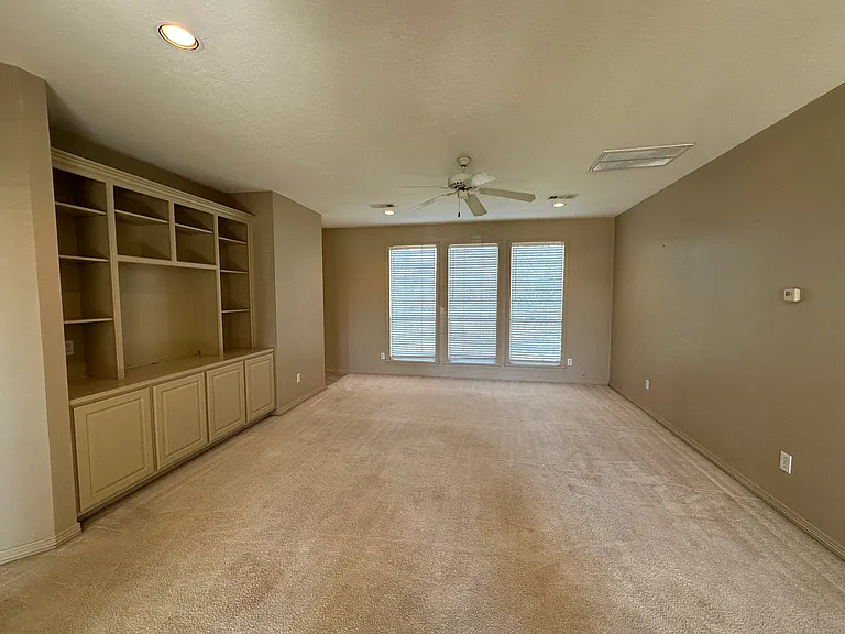 3920 Park Hurst Dr — Photo 3
