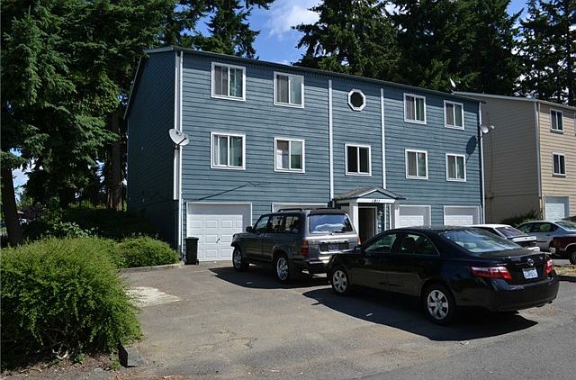 1st image of 1811 S Woodland Glen Dr