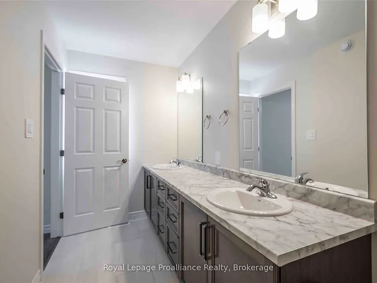 28 Nipigon St — Photo 16