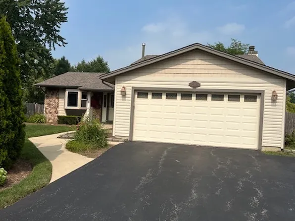 4329 Sandlewood Ln, Hoffman Estates, IL 60192