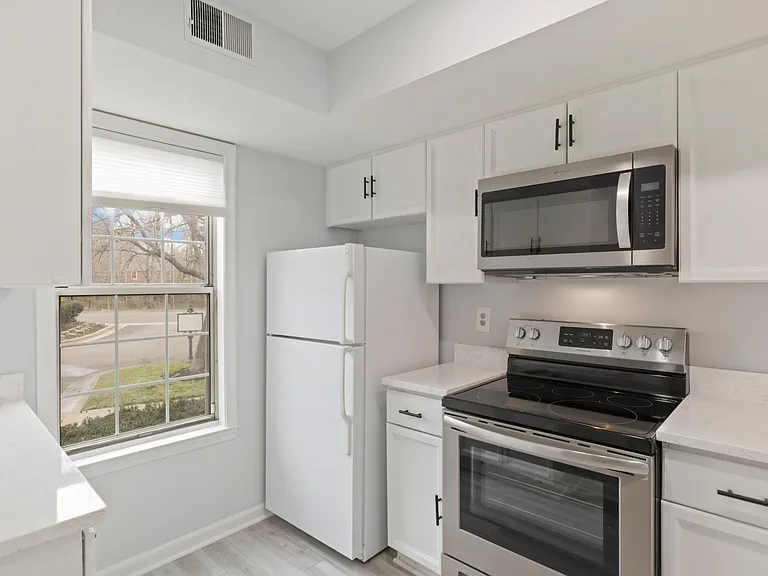 2403 S Walter Reed Dr — Photo 5