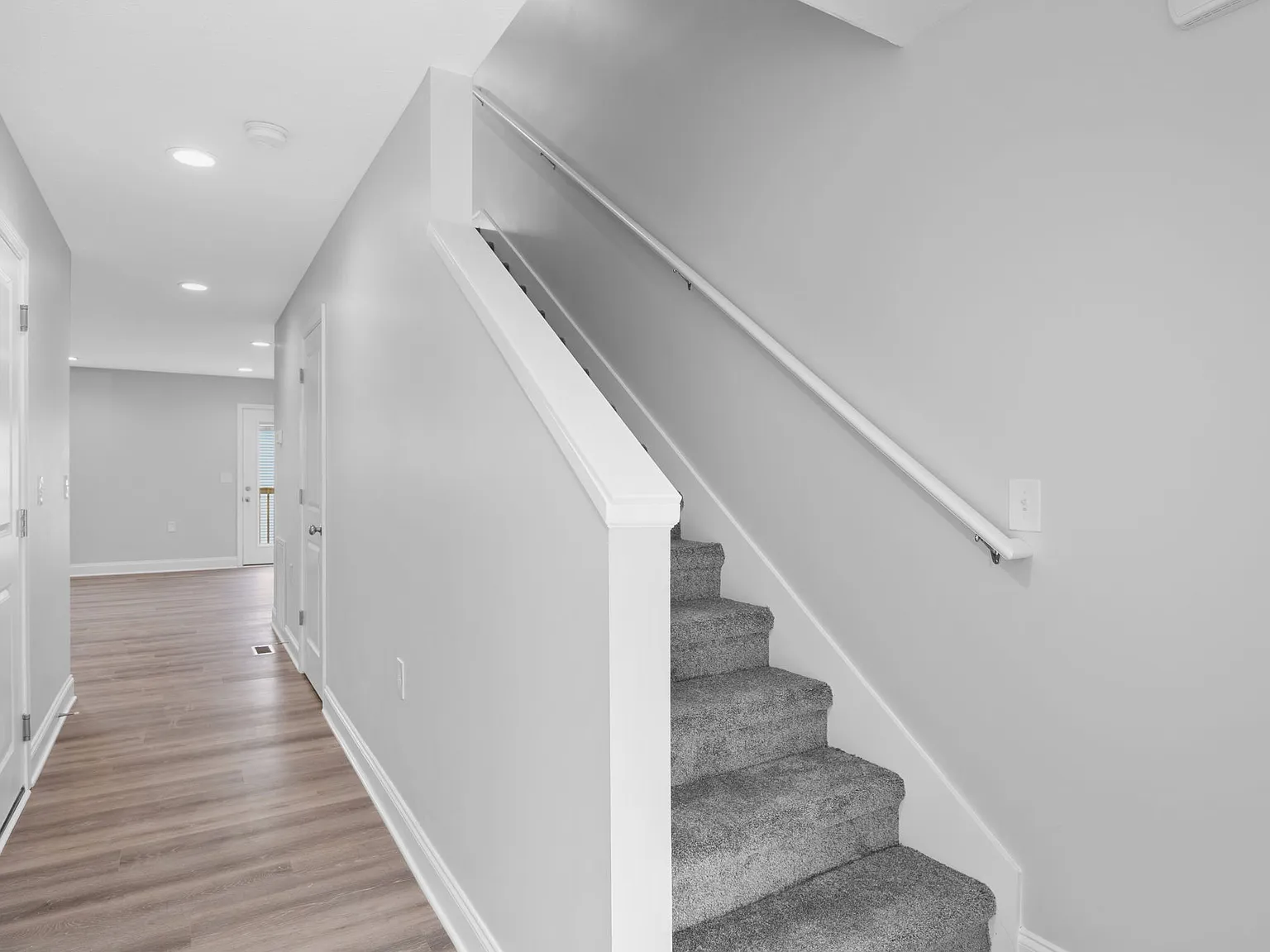2 bed, 2.5 bath, 1200 sqft, $1,250 — Photo 2