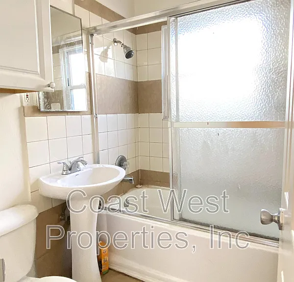 4252 Ingraham St — Photo 19