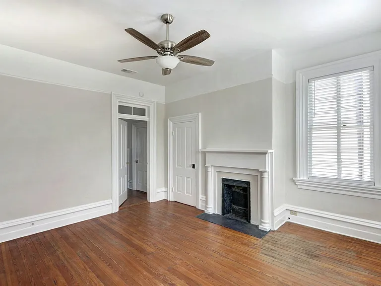 218 E Henry St #B — Photo 6