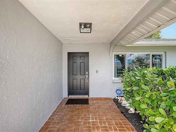 3rd image of 972 Leeward Rd