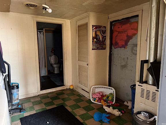 4th image of 237 E 11th St