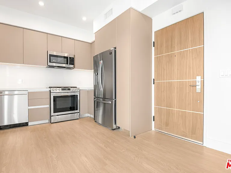 8555 Colgate Ave #402 — Photo 7