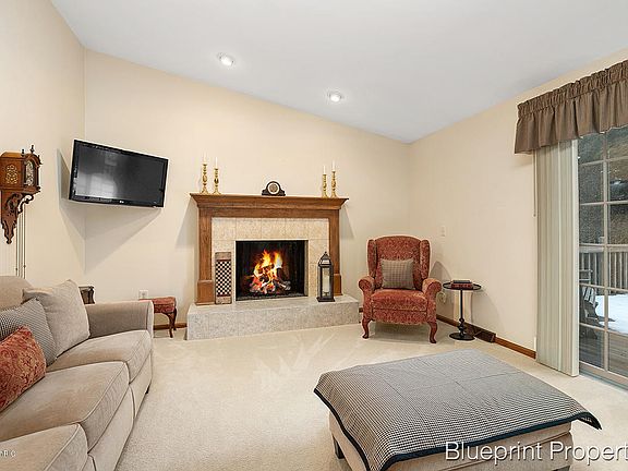 4th image of 556 Sunvalley Ct SE