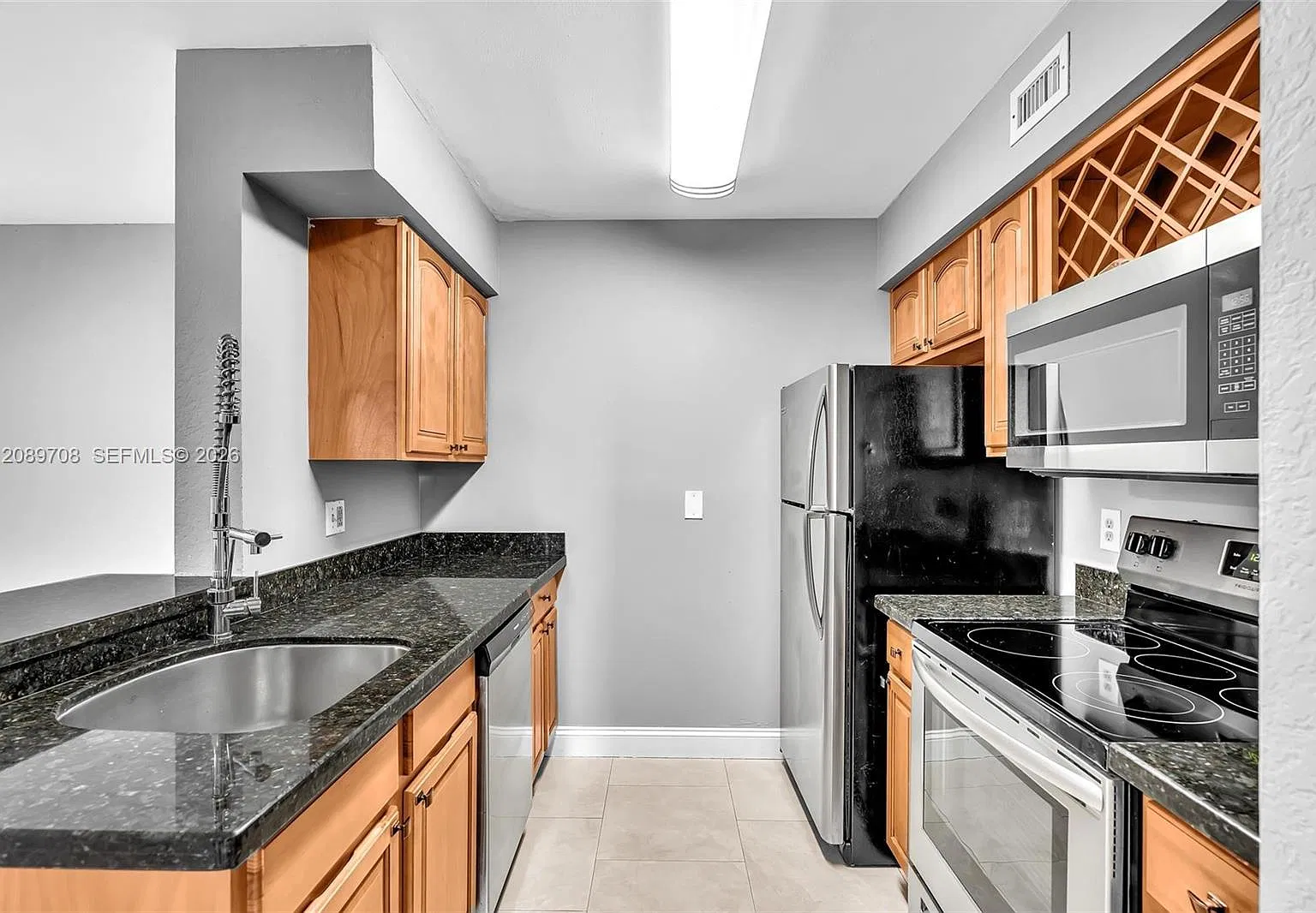 2820 N Oakland Forest Dr — Photo 4