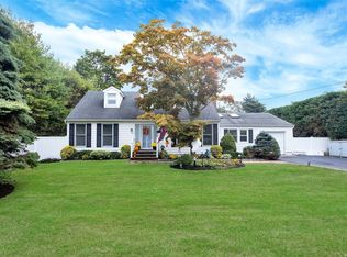 95 S Fairview Ave, Bayport, NY 11705
