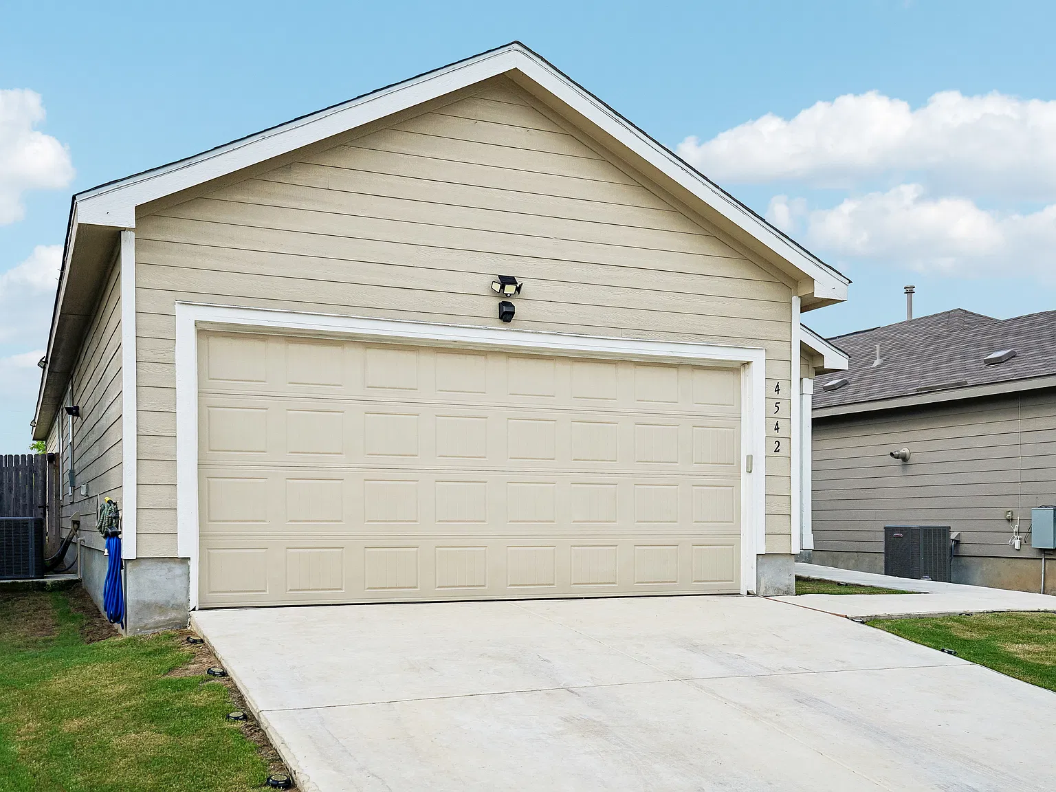 4 bed, 1635 sqft, $1,800 — Photo 2