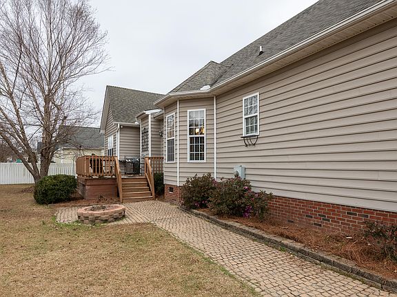 5th image of 418 Milton Dr