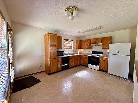 2nd image of 18061 Sanibel Cir