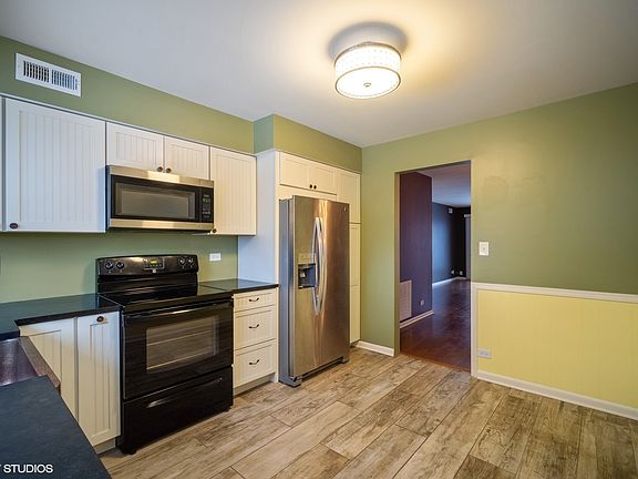 3rd image of 4198 Cove Ln APT E
