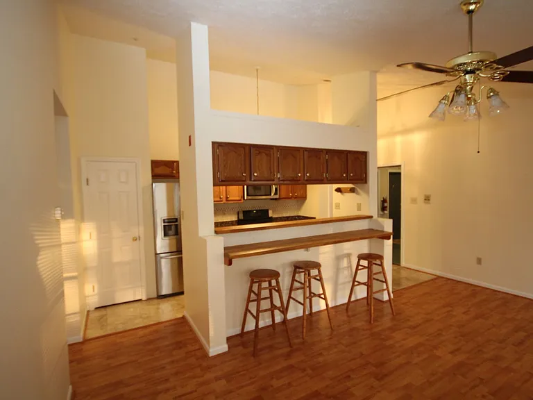 1002 Jessicas Ct #J — Photo 8