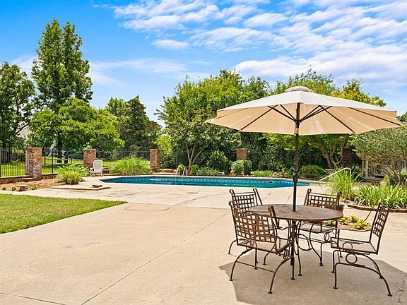 5th image of 10500 Shady Glade Ln